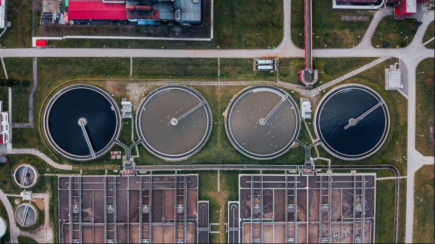 Se decidió introducir la responsabilidad solidaria para los operadores por los derechos de importación de la mercancía que ingrese a la zona. / Unsplash, Janke Laskowski