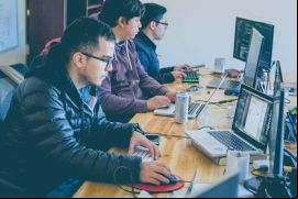 Se está potenciando el vínculo entre stakeholders, mediante una estructura organizativa, con manuales y políticas definidas; lo cual robustece la prestación de servicios que se pretenda realizar. / Álvaro Reyes - Unsplash.