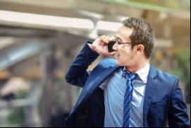 La cotización en bolsa contribuye al desarrollo económico del país al fomentar la inversión, generar empleo y promover la transparencia del mercado financiero. / Canva.