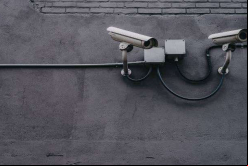 Liderman ofrece servicio de vigilancia, alarmas de seguridad, sistema GPS y soluciones tecnológicas para el resguardo de instalaciones / Unsplash - Scott Webb