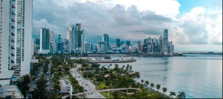 Panamá no cuenta con regulaciones específicas sobre ASG a nivel corporativo. Sin embargo, se han dado avances como el Acuerdo 011-2022 de la Superintendencia de Bancos de Panamá (SBP), que ya incorpora el concepto de riesgo climático./ Unsplash - Luis Alemán. 